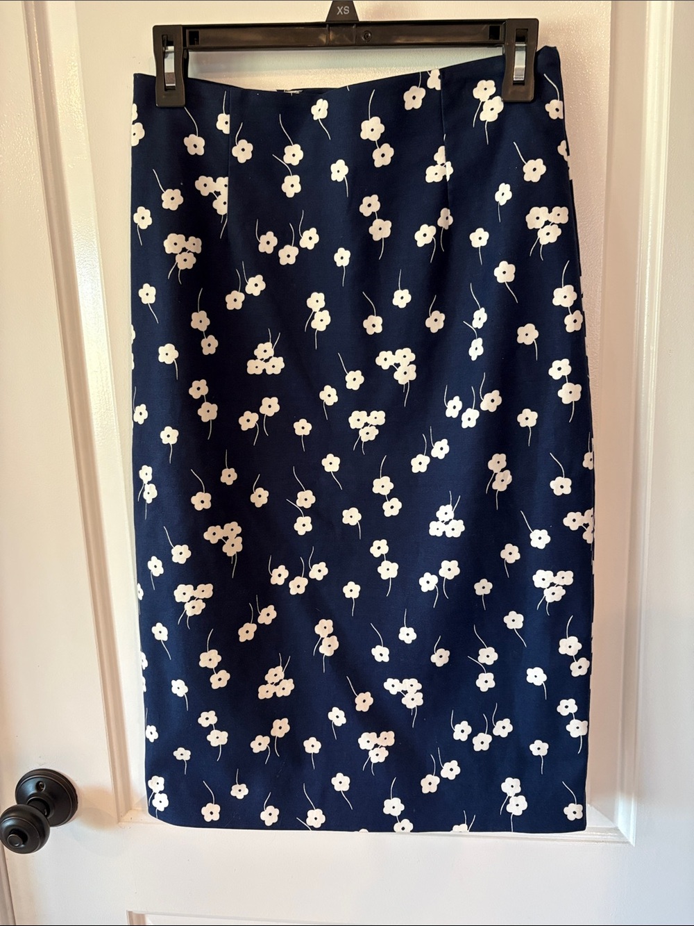 Boden Richmond Navy Pencil Skirt with White Floral Print - EUC, size 2